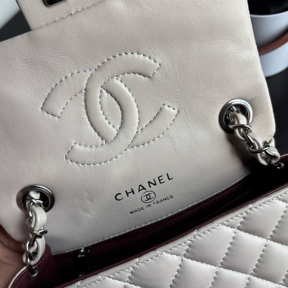 Chic Quilted Tan Shoulder Bag - Picture 2 of 5